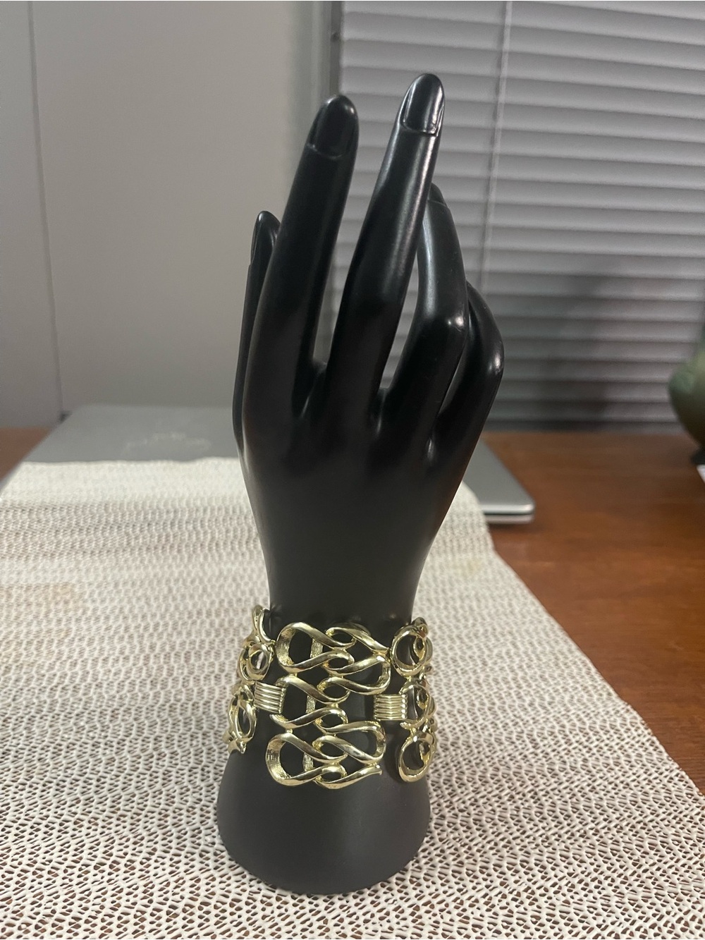 New Vintage Sarah Coventry wide stamped gold tone bracelet 7”,
